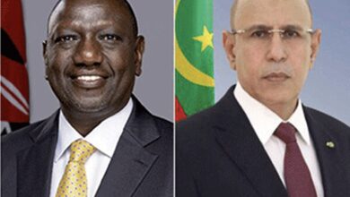 صورة رئيس الجمهورية يعزي نظيره الكيني في وفاة رئيس الوزراء الأسبق رايلا أودينغا