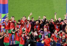 صورة المغرب يتوج بكأس العالم لكرة القدم للشباب بعد فوزه على الأرجنتين بهدفين دون مقابل