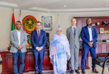 صورة رئيسة جهة نواكشوط تستقبل سفير فرنسا في موريتانيا