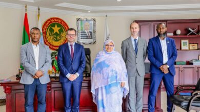 صورة رئيسة جهة نواكشوط تستقبل  سفير فرنسا في موريتانيا