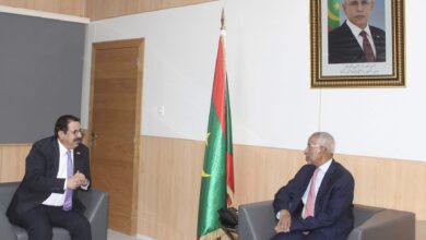 صورة وزير الدفاع يستقبل السفير اليمني