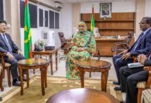 صورة وزيرة الإسكان والعمران تستقبل السفير الصيني لدي موريتانيا