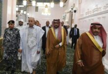 صورة رئيس الجمهورية يزور المسجد النبوي ويتشرف بالسلام على “الحبيب” صلى الله عليه وسلم