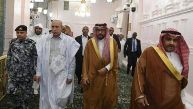 صورة رئيس الجمهورية يزور المسجد النبوي ويتشرف بالسلام على “الحبيب” صلى الله عليه وسلم