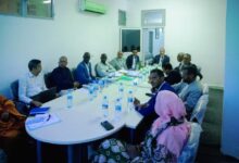 صورة وزير التكوين المهني يترأس اجتماعاً للوقوف على سير التكوين في مدرسة التكوين المهني التجارية