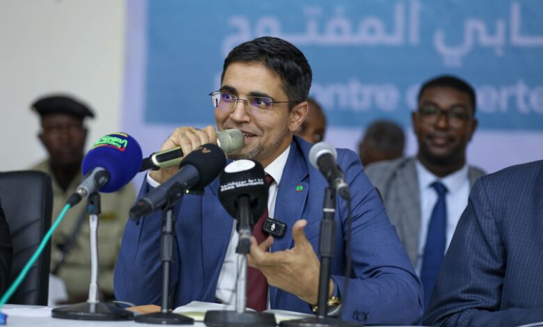 صورة وزير تمكين الشباب يشرف من مقاطعة الميناء على اللقاء الشبابي المفتوح مع شباب ولاية نواكشوط الجنوبية