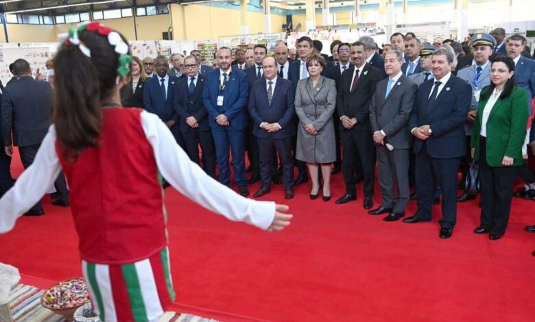 صورة وزير الثقافة يشارك في فعاليات افتتاح صالون الجزائر الدولي للكتاب