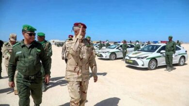 صورة قائد الأركان العامة للجيوش المساعد يتفقد تشكيلات الجمارك الوطنية ضمن الاستعدادات لعيد الاستقلال الوطني