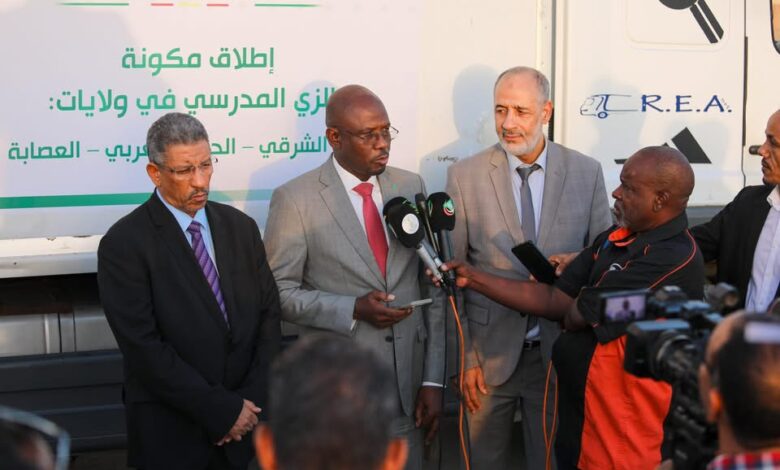 صورة “التآزر” تطلق عملية توزيع 50.000 زي مدرسي لفائدة تلاميذ المدارس العمومية فى عشر ولايات