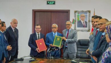 صورة موريتانيا توقع اتفاقية تمويل فرنسي لمشروع تهجين عشر محطات كهربائية