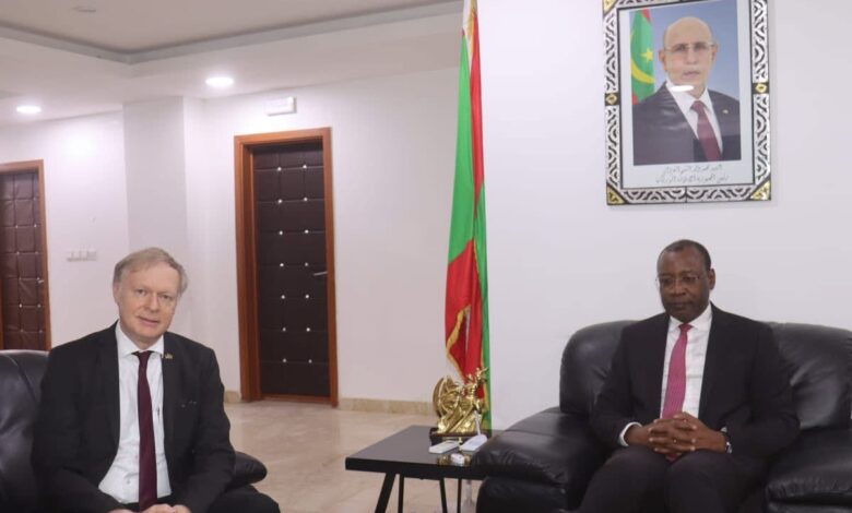 صورة وزير التنمية الحيوانية يستقل السفير الألماني