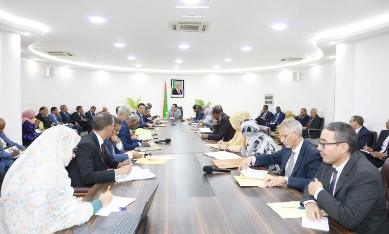 صورة الوزير الأول يترأس اجتماعًا للتحضير لإطلاق البرنامج الاستعجالي للتنمية المحلية