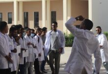 صورة تعليق إضراب طلاب كلية الطب بعد التوصل لاتفاق بين الإدارة وممثلي الطلاب