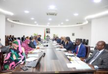 صورة الوزير الأول يترأس اجتماع اللجنة الوزارية المكلفة بمتابعة المشاريع الكبرى