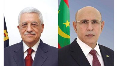 صورة رئيس الجمهورية يهنئ الرئيس الفلسطيني بمناسبة ذكرى إعلان الدولة الفلسطينية.