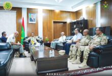 صورة قائد الأركان العامة للجيوش يستقبل السفير الفرنسي