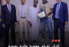 صورة التآزر تقدم معونة مالية بقيمة مليوني أوقية لمعلم تضررت أسرته في حادث حريق