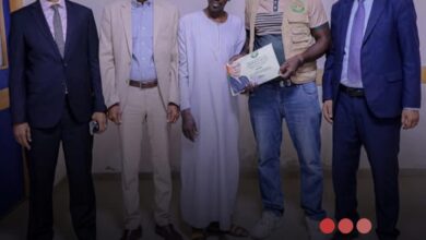 صورة التآزر تقدم معونة مالية بقيمة مليوني أوقية لمعلم تضررت أسرته في حادث حريق