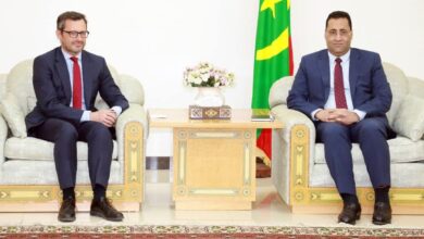 صورة وزير الأول يستقبل السفير الفرنسي لبحث علاقات التعاون بين نواكشوط وباريس