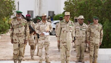 صورة قائد الأركان العامة للجيوش يشرف على تبادل المهام بالثانوية العسكرية بنواكشوط