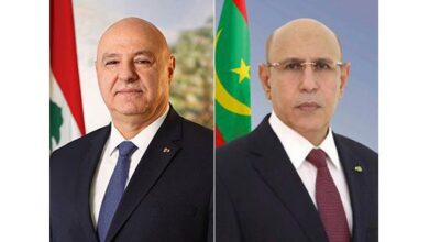 صورة رئيس الجمهورية يهنئ نظيره اللبناني بمناسبة العيد الوطني لبلاده