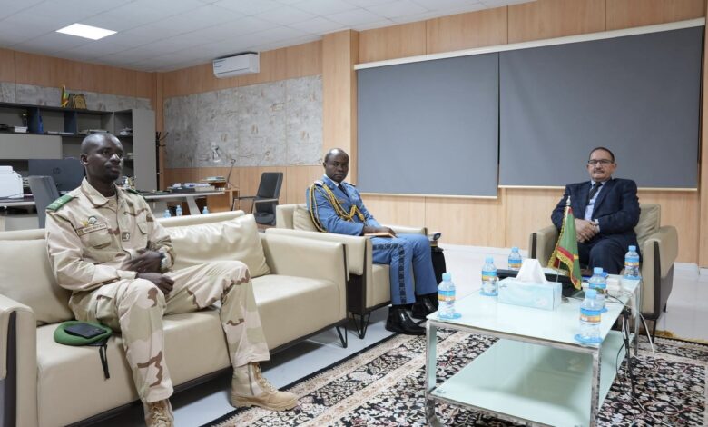 صورة الأمين  العام لوزارة الدفاع يستقبل الملحق العسكري الكاميروني