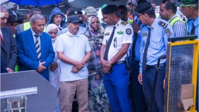 صورة وزير التجهيز والنقل يعطي إشارة انطلاق حملة تحسيسة حول السلامة الطرقية