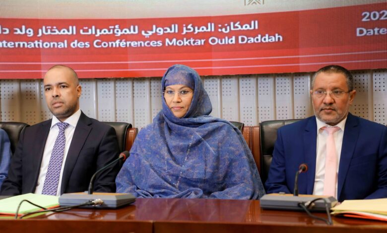 صورة وزيرة الإسكان تشرف على إطلاق يوم تفكيري حول الصفقات العمومية في مجال البناء والأشغال العمومية