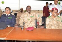 صورة قائد القوات الخاصة يشرف على منافسات الرماية التقليدية المخلدة للذكرى الـ 65 لعيد الاستقلال