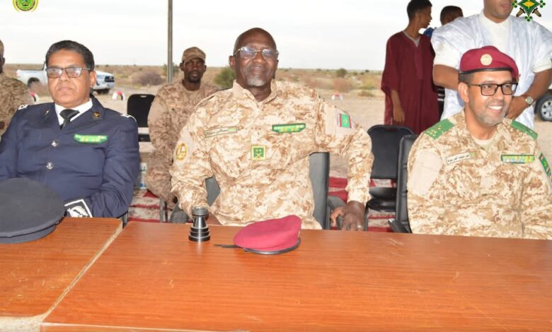 صورة قائد القوات الخاصة يشرف على منافسات الرماية التقليدية المخلدة للذكرى الـ 65 لعيد الاستقلال