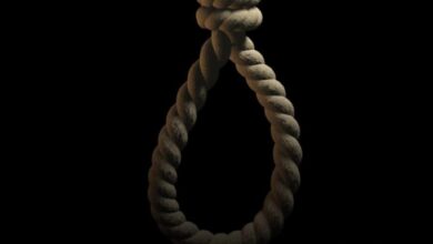 صورة العثور على إطار بوزارة الإسكان مشنوقا داخل منزله في تفرغ زينة