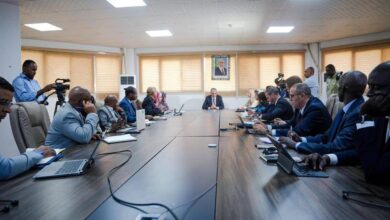 صورة وزير الطاقة والنفط يعقد جلسة عمل مع بعثة البنك الإفريقي للتنمية