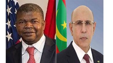 صورة رئيس الجمهورية يهنئ نظيره الأنغولي بمناسبة احتفال بلاده بعيدها الوطني