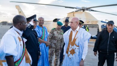 صورة رئيس الجمهورية يصل مدينة عدل بگرو في جولة تشمل كل مقاطعات ولاية الحوض الشرقي.