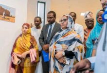 صورة وزيرة البيئة تشارك في معرض صور حول التغيرات المناخية