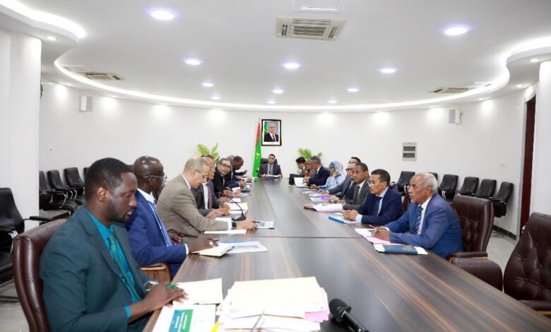 صورة الوزيز الأول يتراس اجتماع اللجنة الوزارية المكلفة بالاستثمار