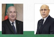 صورة رئيس الجمهورية يهنئ نظيره الجزائري بمناسبة ذكرى ثورة التحرير الوطنية الجزائرية.