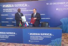 صورة وزير الخارجية يلتقي نظيره الروسي بالقاهرة ويوقعان ست اتفاقيات تعاون