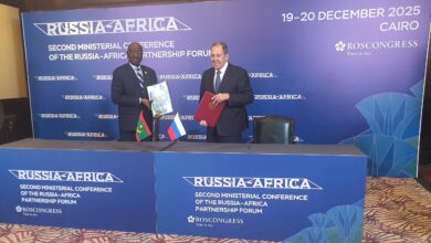 صورة وزير الخارجية يلتقي نظيره الروسي بالقاهرة ويوقعان ست اتفاقيات تعاون