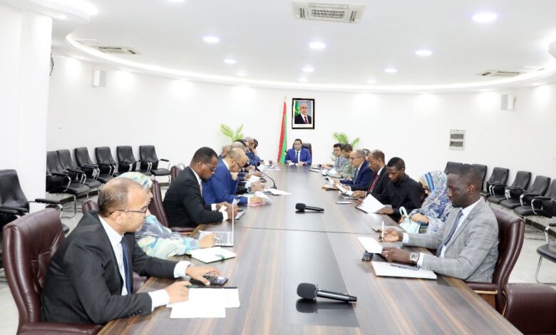 صورة الوزير الأول يترأس اجتماعا حول رقمنة خدمات الشباك الموحد