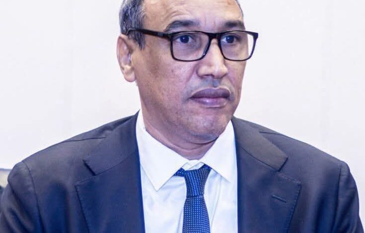 صورة وزير التعليم العالي والبحث العلمي يغادر نواكشوط متوجهاإلى البحرين