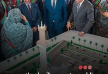 صورة الرئيس الجمهورية يضع حجر الأساس لنصب الأمة والمقر الجديد لوكالة الطيران المدني