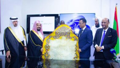 صورة الشيخ احمد بن علي الحذيفى يصل نواكشوط في زيارة عمل لموريتانيا