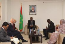 صورة وزير التنمية الحيوانية يبحث مع سفير بريطانيا تمويل مشروع تطوير الشعب الحيوانية