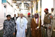 صورة رئيس الجمهورية، السيد ، يصل المدينة المنورة لزيارة الروضة الشريفة، والتشرف