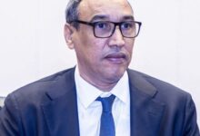 صورة وزير التعليم العالي يعود إلى نواكشوط قادما من البحرين