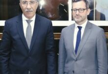 صورة المدير العام للأمن الوطني يستقبل سفير الجمهورية الفرنسية في بلادنا.