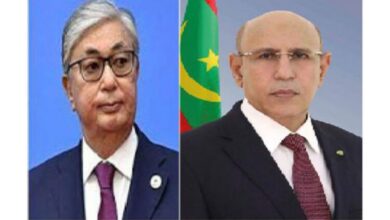 صورة رئيس الجمهورية يهنئ رئيس جمهورية كازاخستان بمناسبة احتفال بلاده بيومها الوطني.