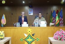 صورة قائد الأركان العامة للجيوش يوقع اتفاقية تسليم معدات عسكرية أمريكية لصالح بلادنا