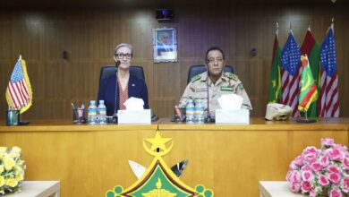 صورة قائد الأركان العامة للجيوش يوقع اتفاقية تسليم معدات عسكرية أمريكية لصالح بلادنا